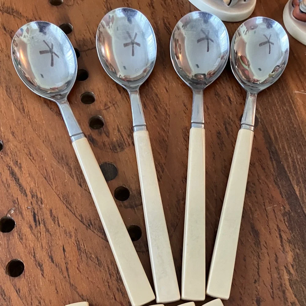 VINTAGE ANACAPA A* JAPAN SET OF 8 SPOONS STAINLESS TAN MELAMINE HANDLES MCM